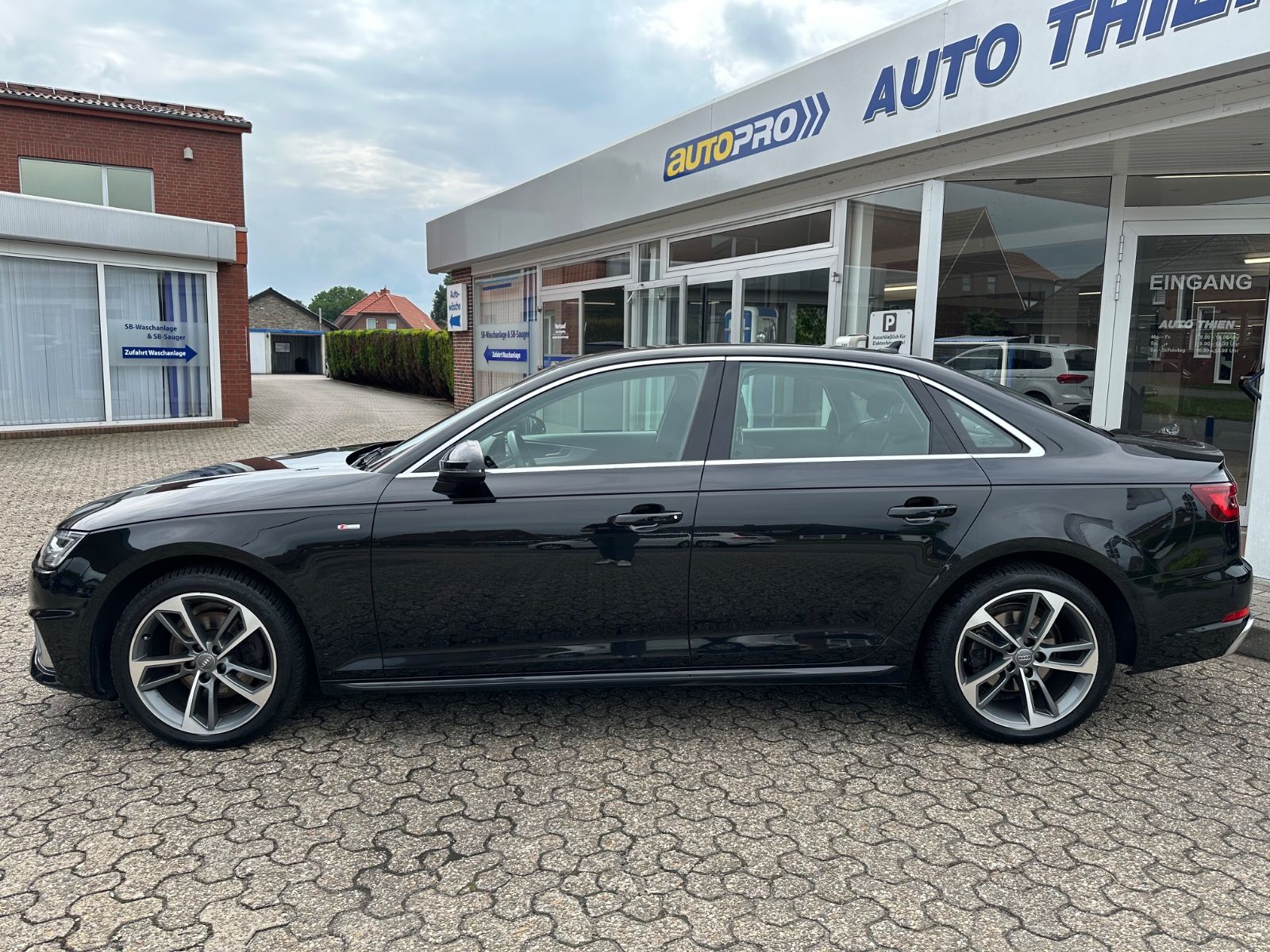 Fahrzeugabbildung Audi A4 35 TFSI sport S Line Navi/LED/GRA/GJR/18"