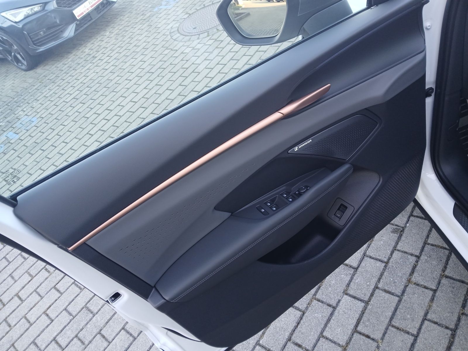 Fahrzeugabbildung CUPRA Terramar VZ 2.0 TSI AHK Sennh. Int.DriveXL