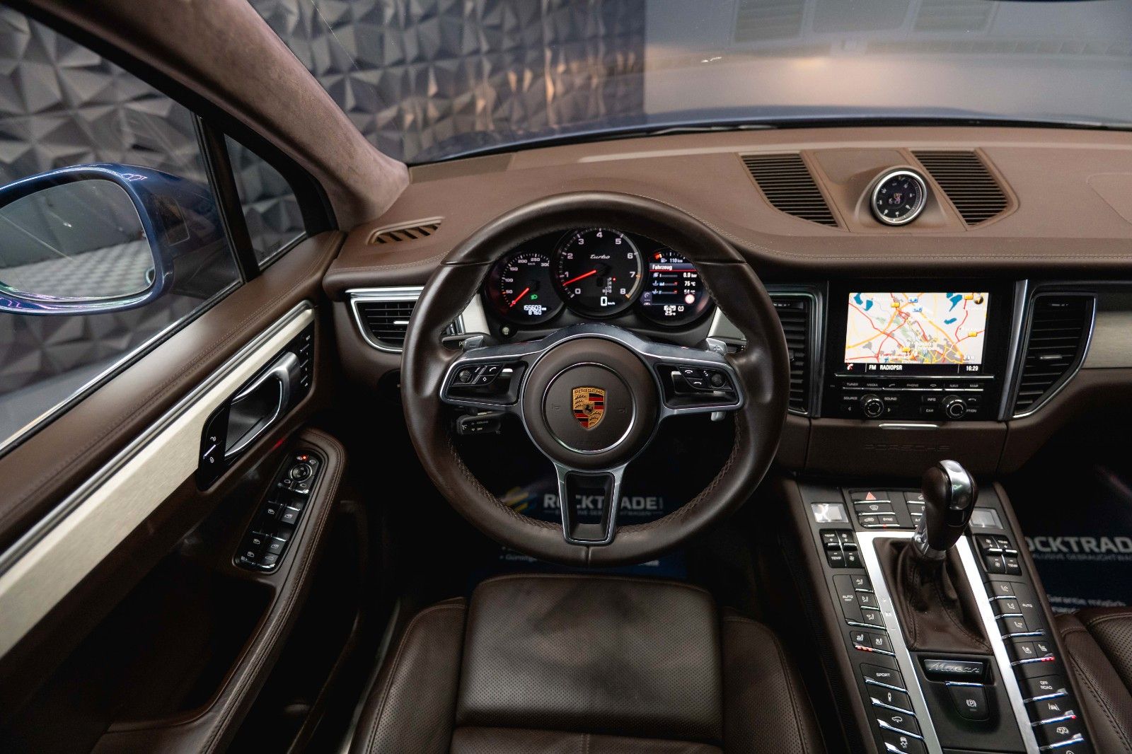 Fahrzeugabbildung Porsche Macan Turbo Sport-Design Chrono+ *Pano*DAB*LED*