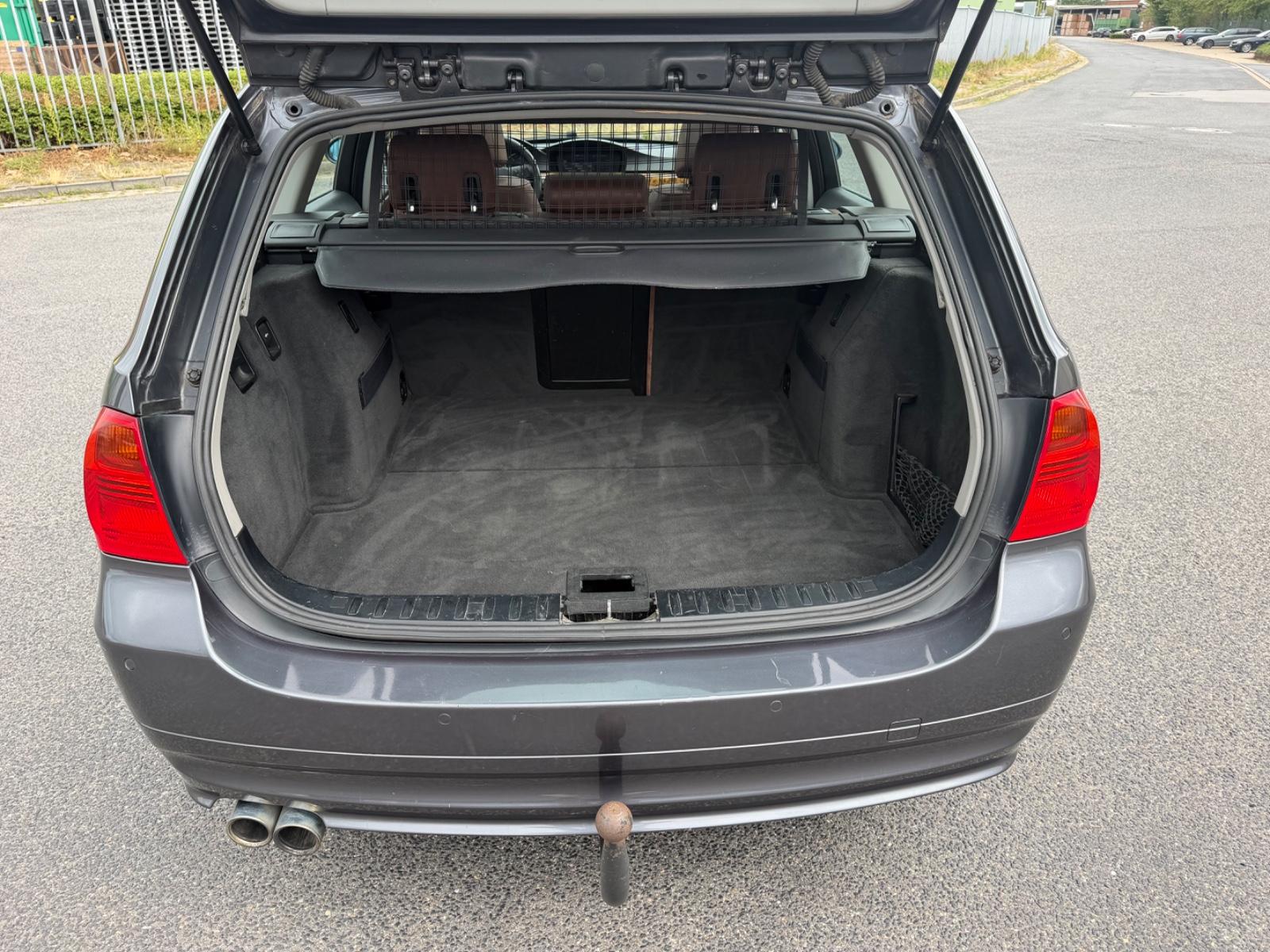 BMW 330 2006 — photo 6