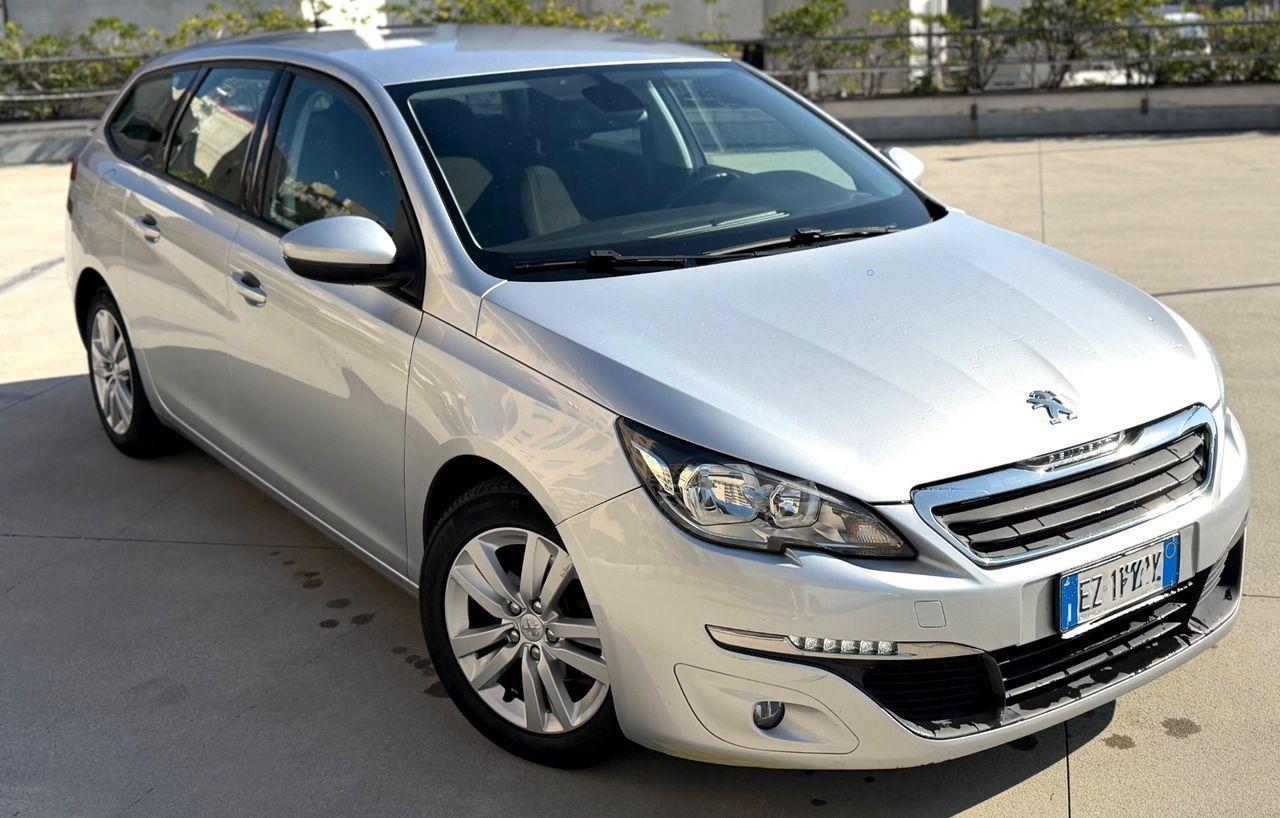 Peugeot 308 2015 — rear view