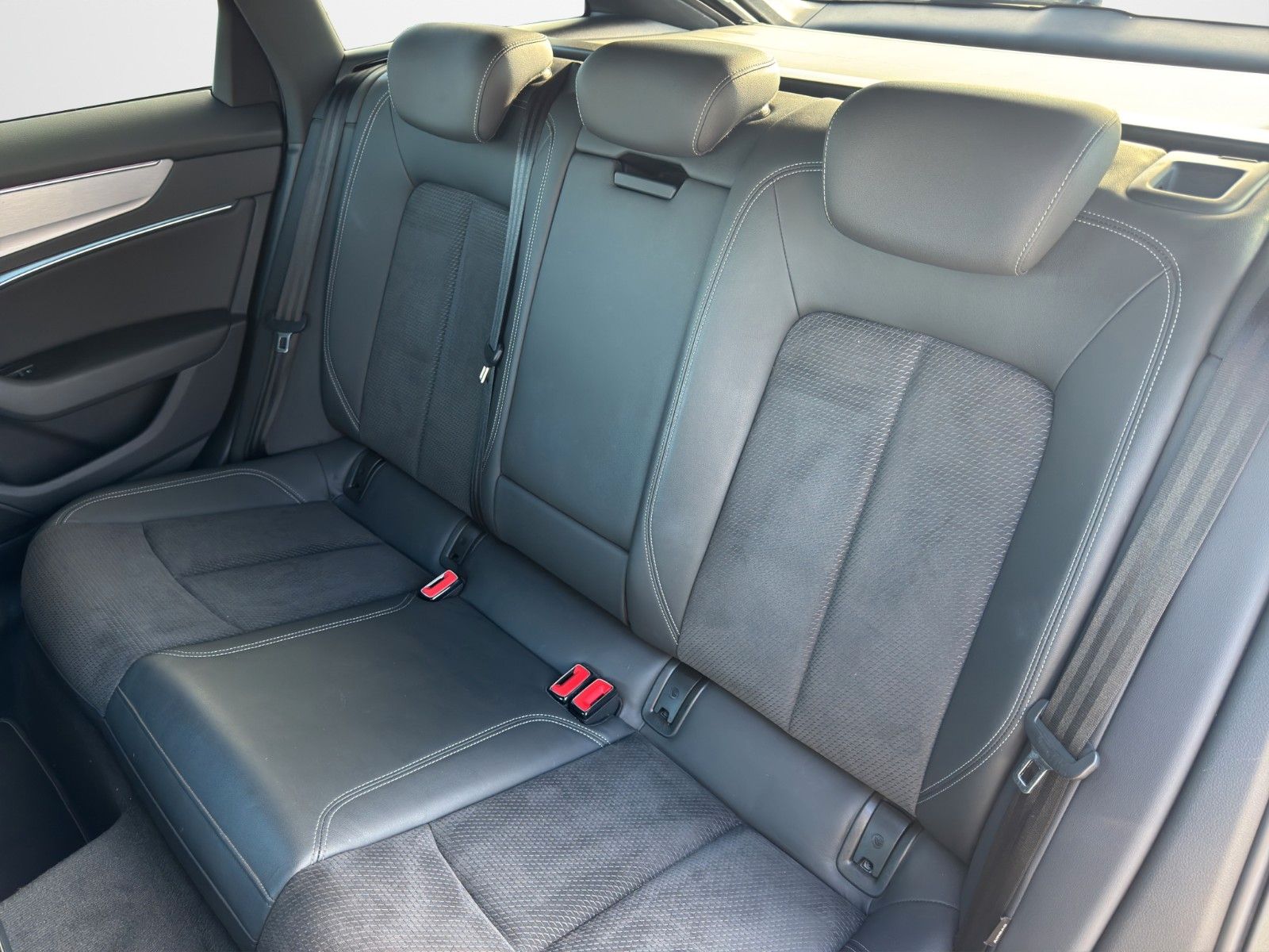 Fahrzeugabbildung Audi S6 AVANT MATRIX LED AHK KAM 20" MEMORY