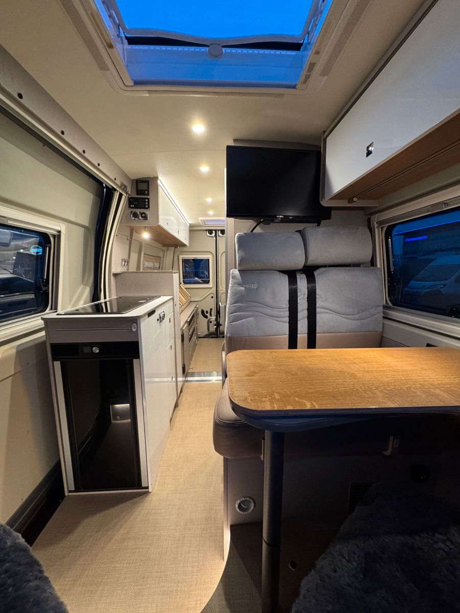 Fahrzeugabbildung Bürstner Delfin C 621 Limited - Garantie - Motorradbühne!