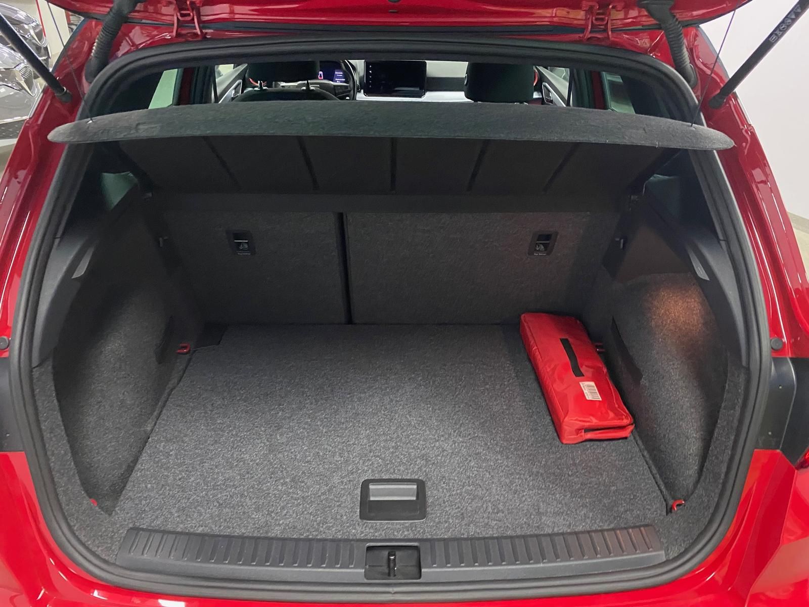 Fahrzeugabbildung SEAT Arona FR 1.5 TSI DSG+APP+NAVI+ACC+LED+PDC+17"+++