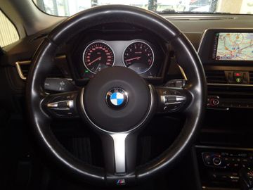 Fahrzeugabbildung BMW 225 Active Tourer 225xe Sport Line / NAVI /