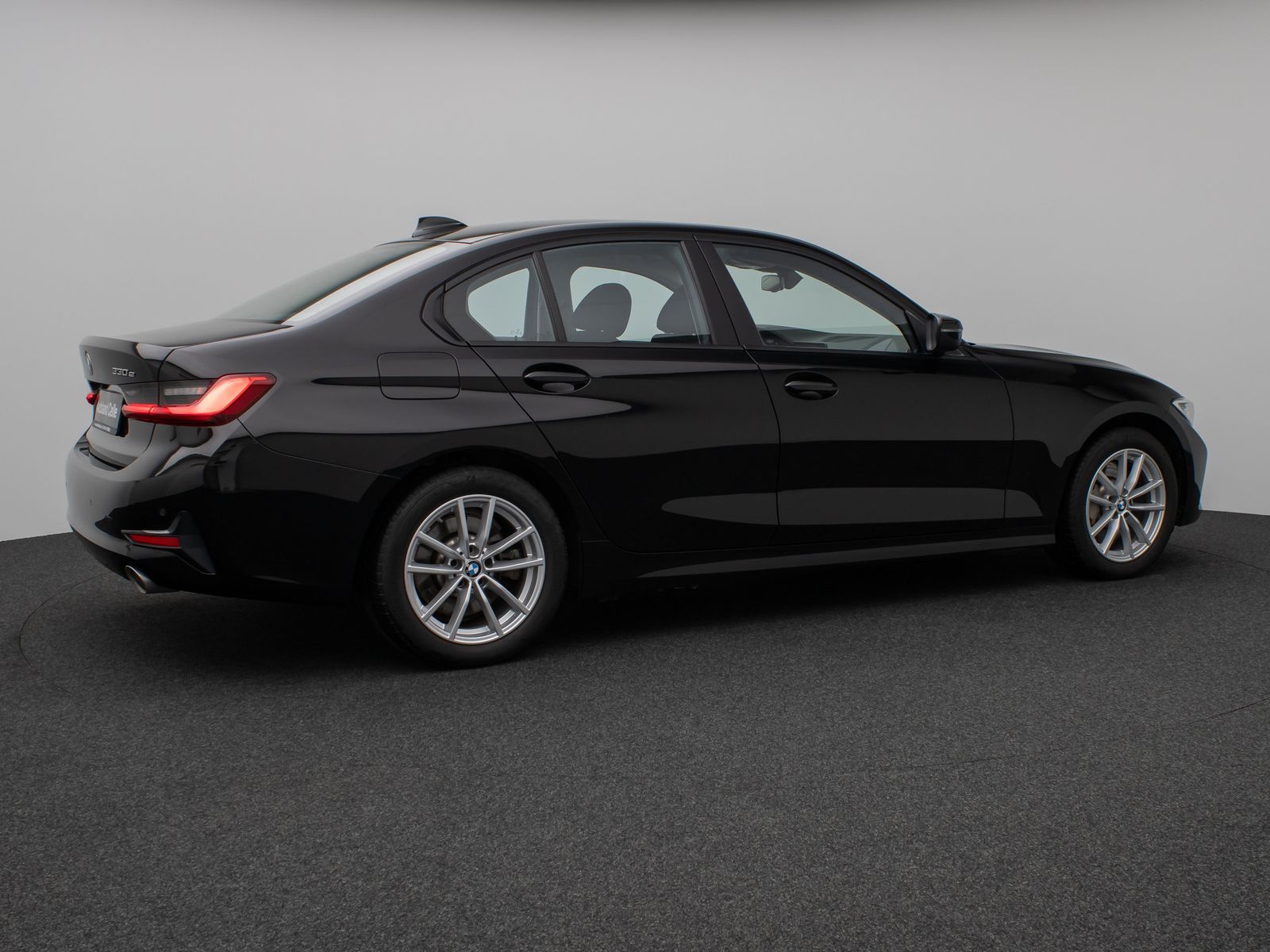 Fahrzeugabbildung BMW 330e ACC Alarm DAB CockpitPr HiFi PDC WLAN Sport