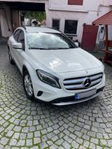 Mercedes-Benz GLA 200 Sport Utility Vehicle - Mercedes-Benz GLA-Class: Privatanbieter