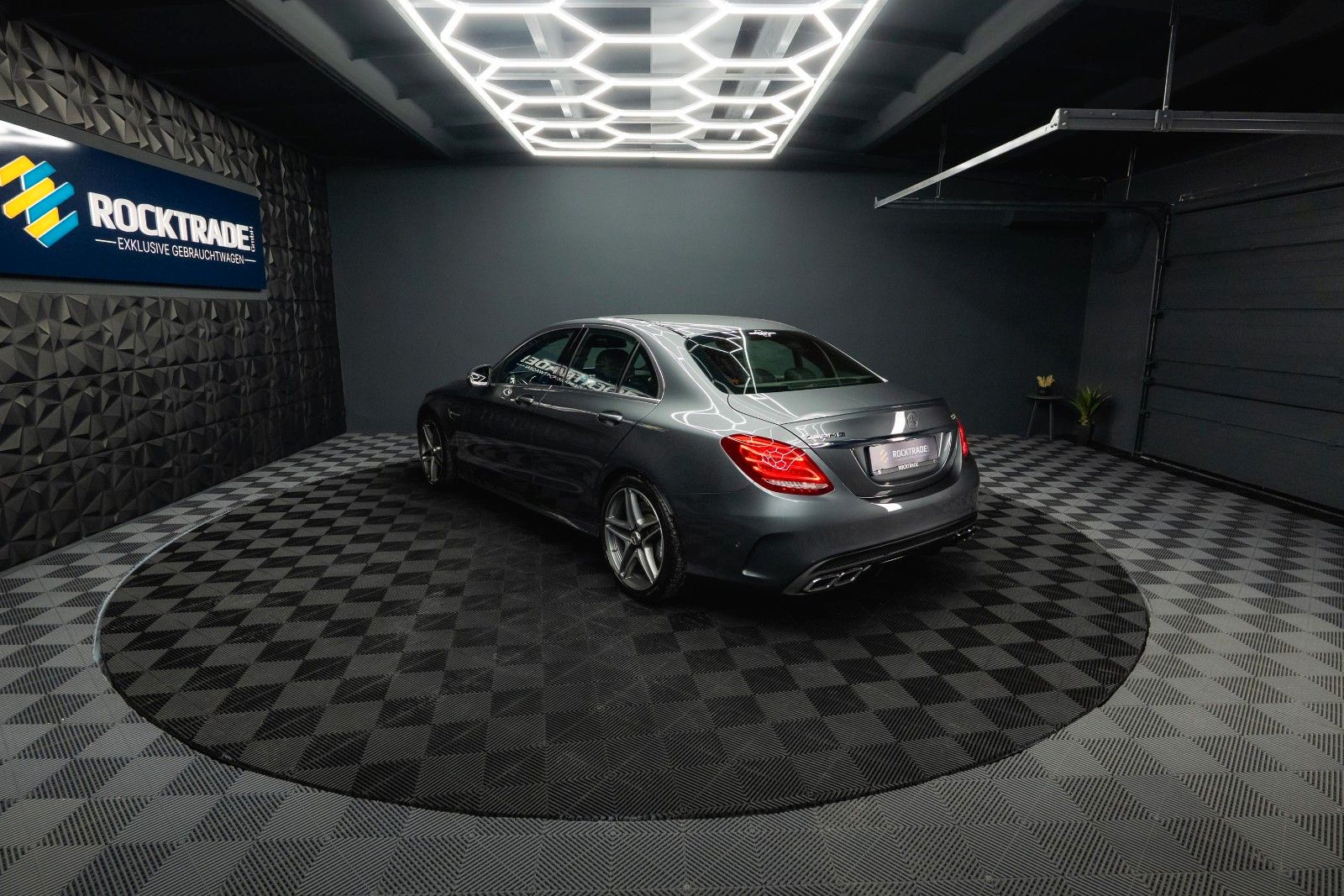 Fahrzeugabbildung Mercedes-Benz C 63 AMG Lim. | BURMESTER | LED | Top Zustand