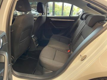 MYAUTOCENTER – Gebraucht- und Jahreswagen mit Werkstattservice in Pfaffenhofen Skoda Octavia Lim. Active *1. Hand*LED*Klima*PDC*TÜV*