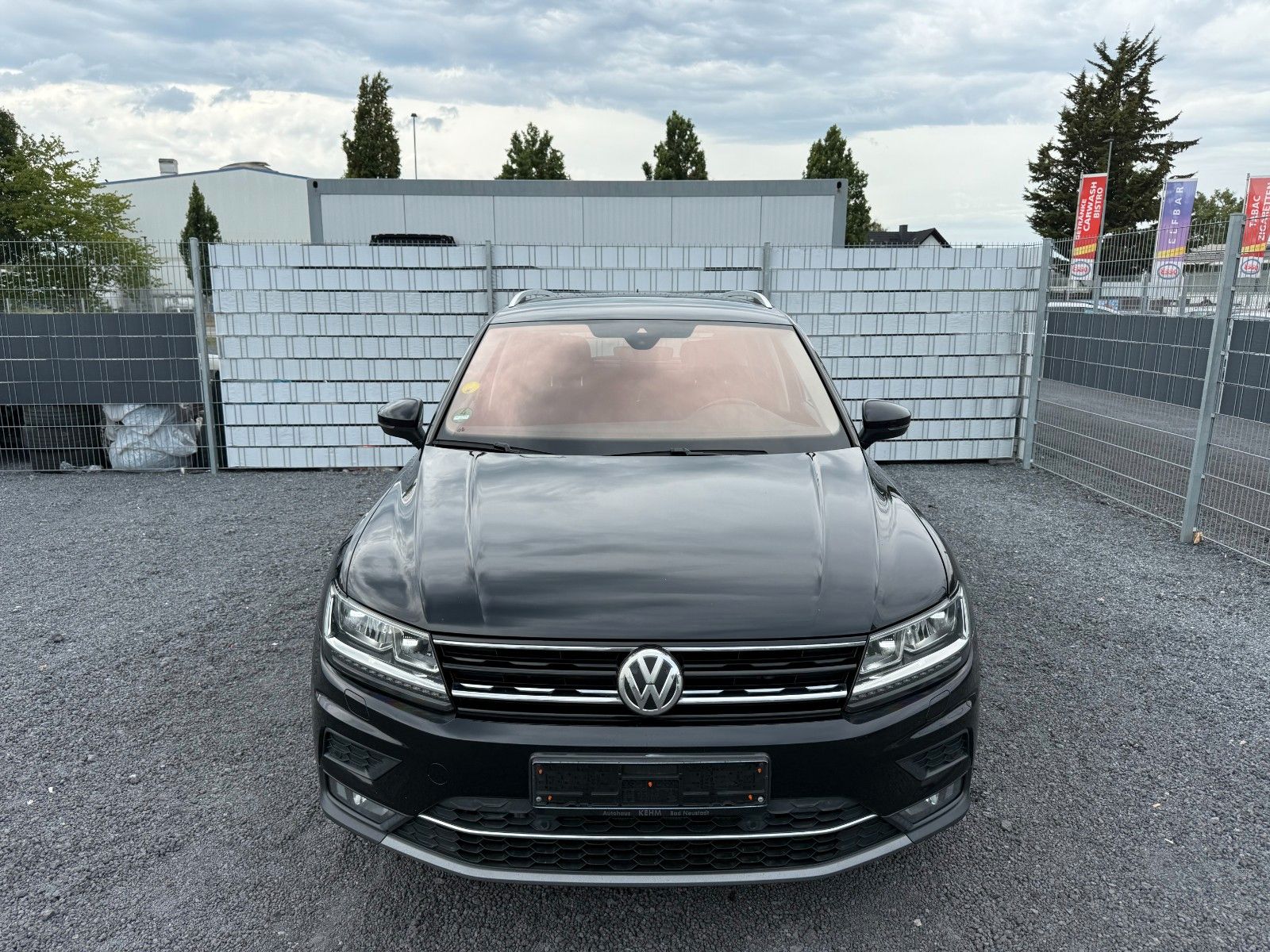 Volkswagen Tiguan - 1