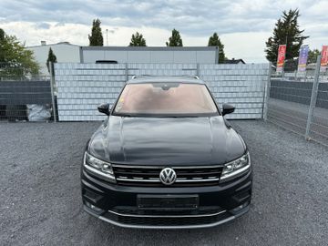 Volkswagen Tiguan - 1