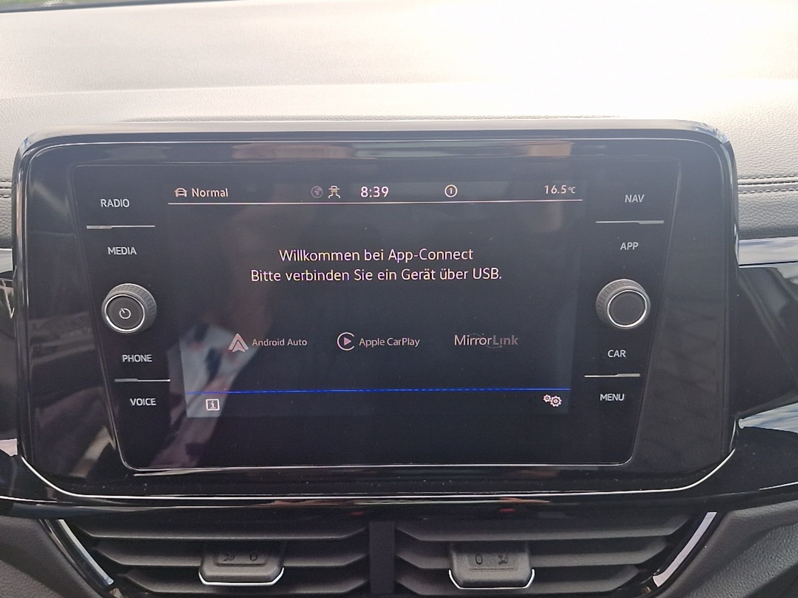 Fahrzeugabbildung Volkswagen T-Roc R-Line DSG MATRIX ACC STHZ RFK SHZ AID