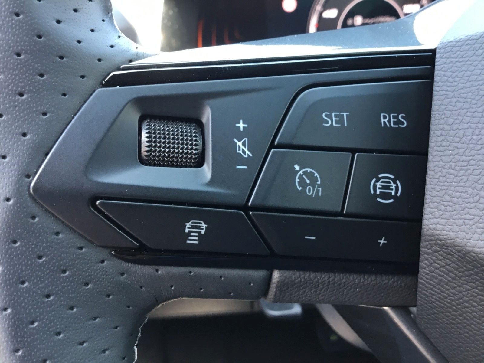 Fahrzeugabbildung SEAT Ibiza 1.0TSI Style DSG+ACC+16"+Navi+LED+FullLink