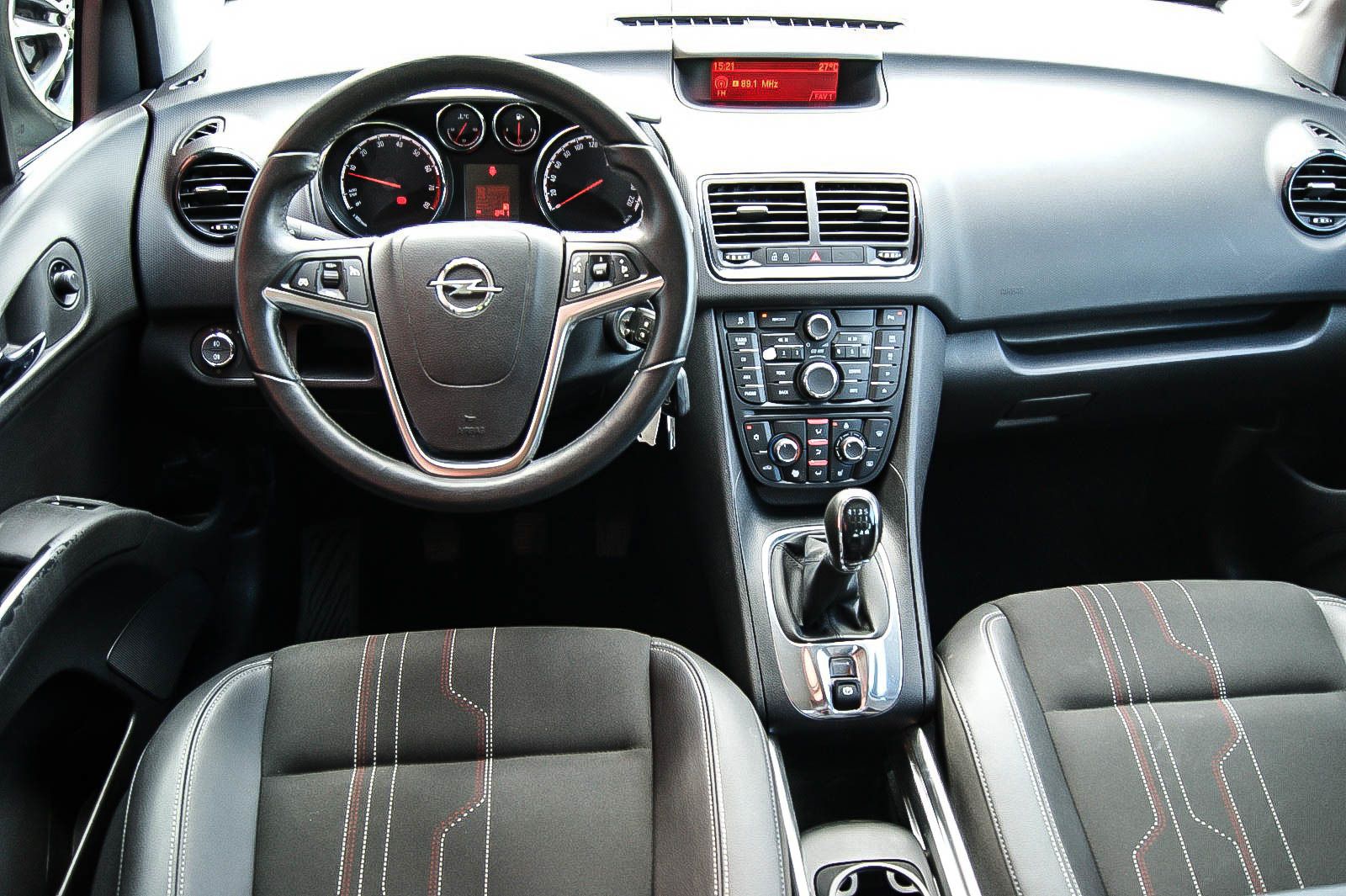Fahrzeugabbildung Opel Meriva B 1.4Turbo 150 Jahre Opel 1HAND ANHZV PDC