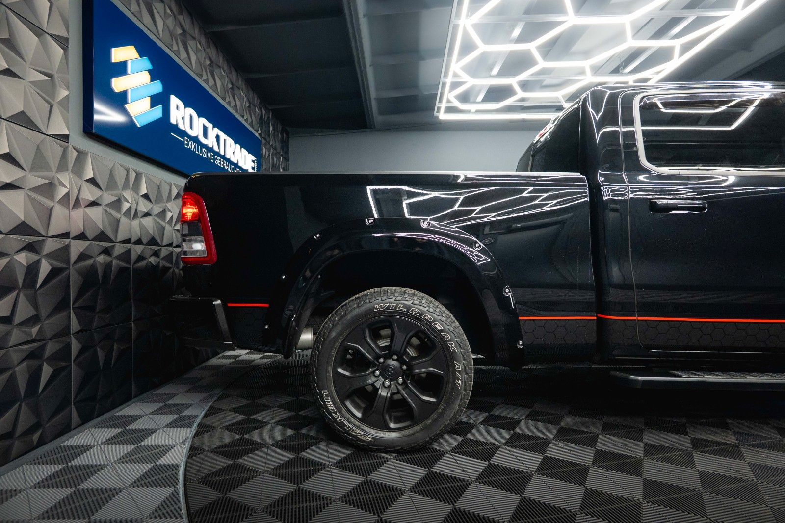 Fahrzeugabbildung Dodge RAM 5.7 V8 HEMI 4x4 BLACK Limited Longbed 19%