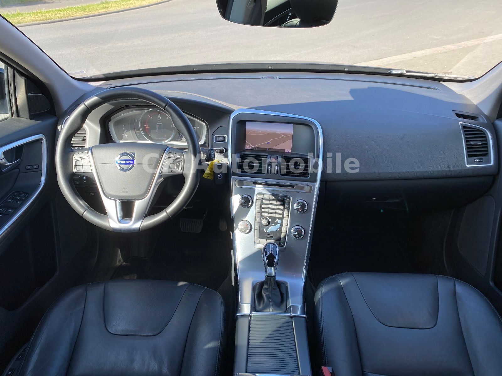 Fahrzeugabbildung Volvo XC60 D3 Summum 2WD/Navi/Leder/Bi-Xenon/PDC/AHK