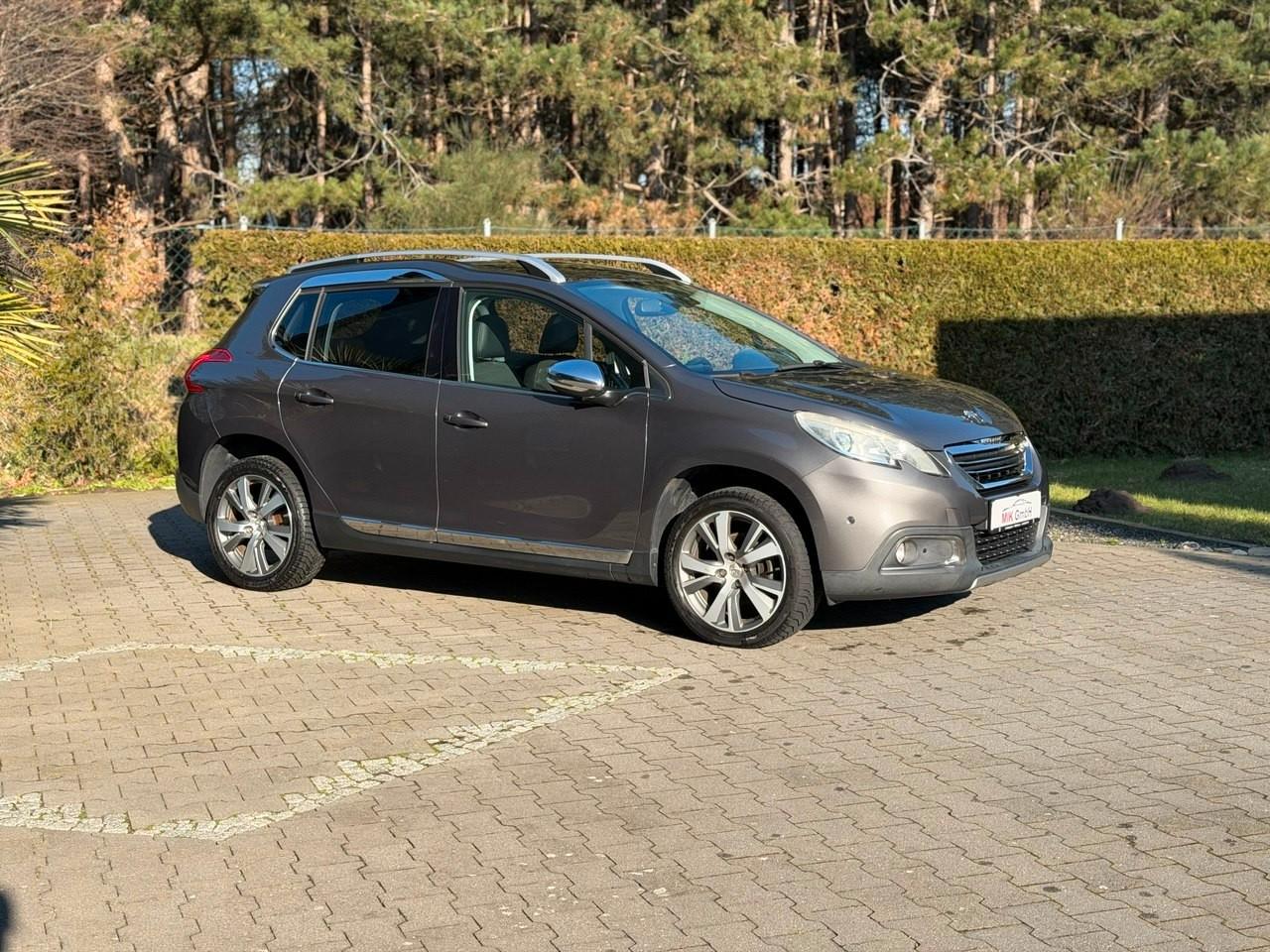 Peugeot 2008 Allure 1.6 PANO LED PDC