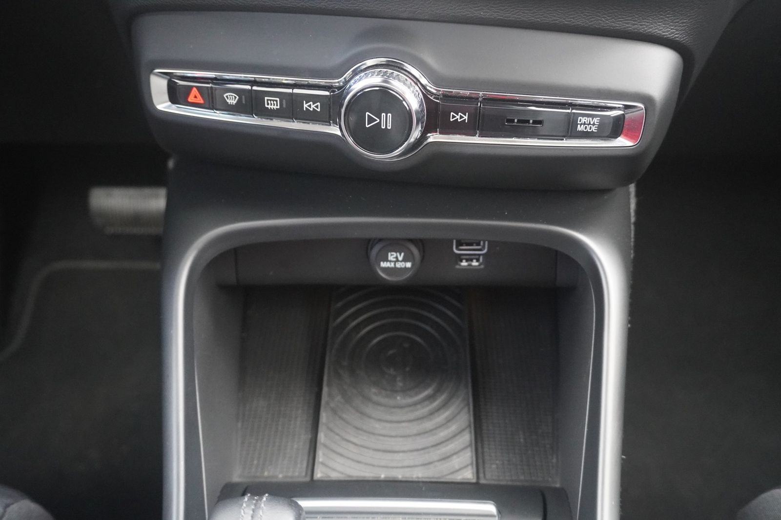 Volvo XC40 2.0 Momentum AWD Aut LED 360° Panorama Navi foto 25