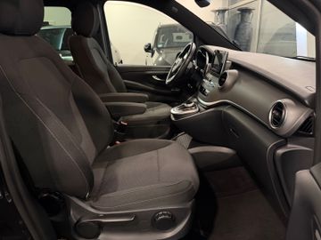 Mercedes V 220 - 11