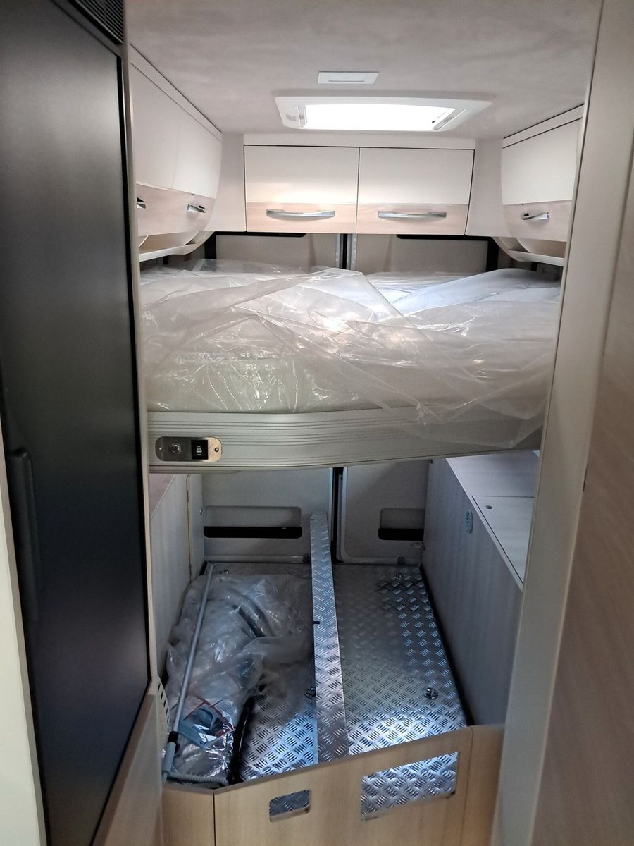 Fahrzeugabbildung Eura Mobil Van V 635 HB Fahrassistenz- & Mondial Plus Paket