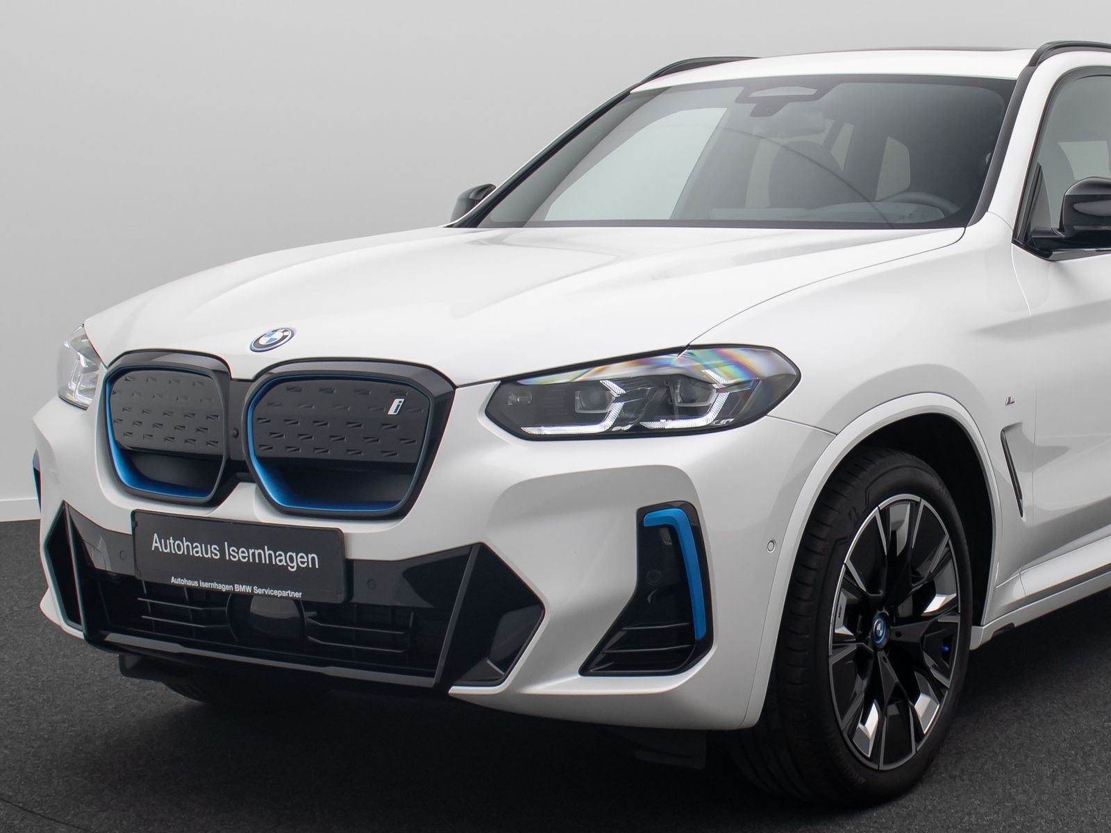 Fahrzeugabbildung BMW iX3 Impressive ACC 360°HUD AHK DAB Panorama H/K