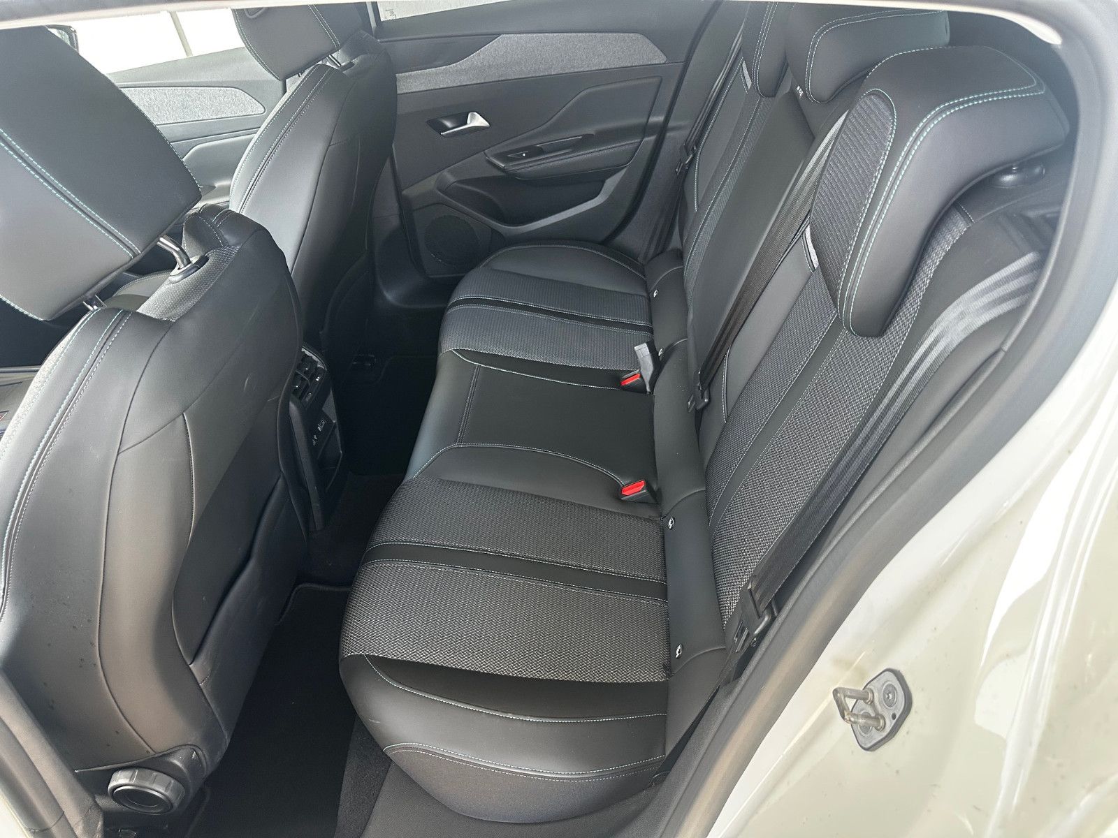 Peugeot 308 1.5 BlueHDi 130 Allure |Kamera|LED|Navi |PDC — Bild 20