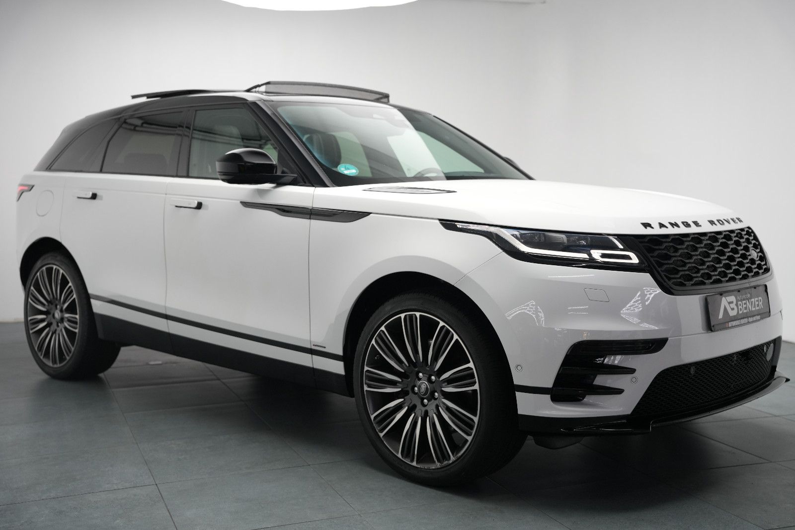 Fahrzeugabbildung Land Rover Range Rover Velar R-Dynamic SE*Pano*HUD*Meridian