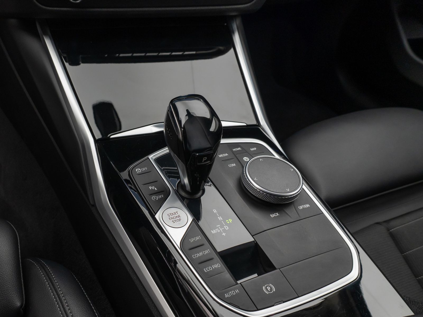 Fahrzeugabbildung BMW 330d xD SportLine Kamera CockPit+HUD Lordos LED