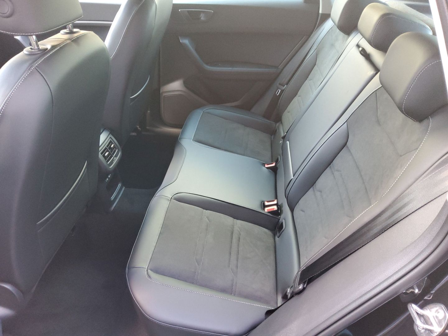 Fahrzeugabbildung SEAT Ateca ROAD EDITION ALLWETTER