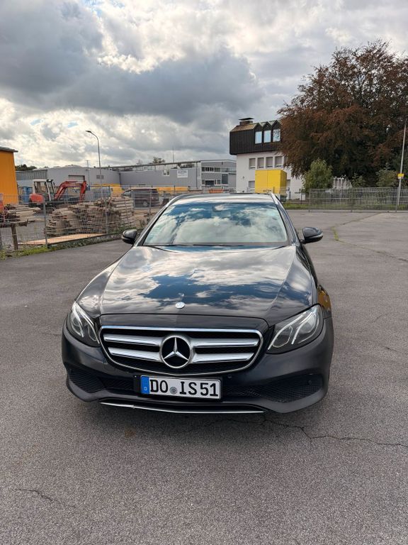Image of Mercedes-Benz E 220