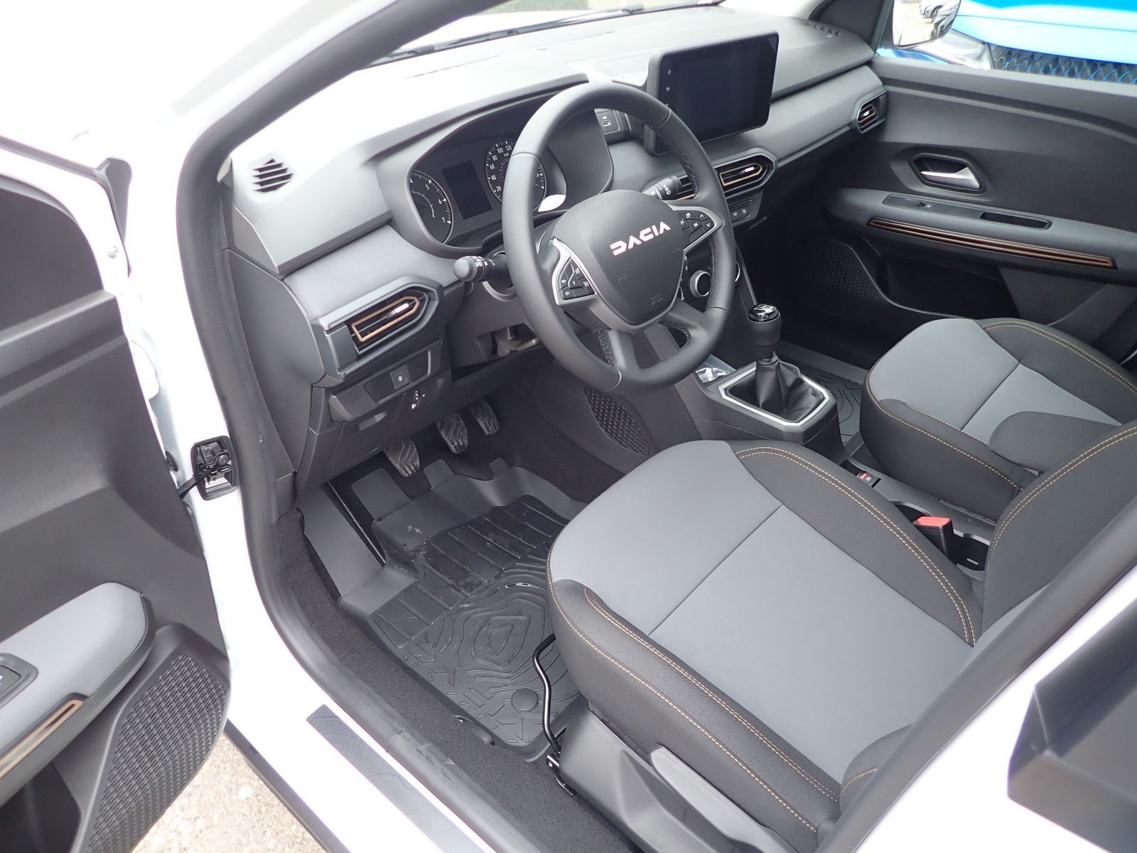 Fahrzeugabbildung Dacia Sandero STEPWAY TCe 110 EXTREME+/NAVI/SHZ/RFK/