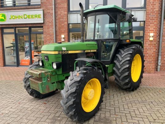 John Deere 2850