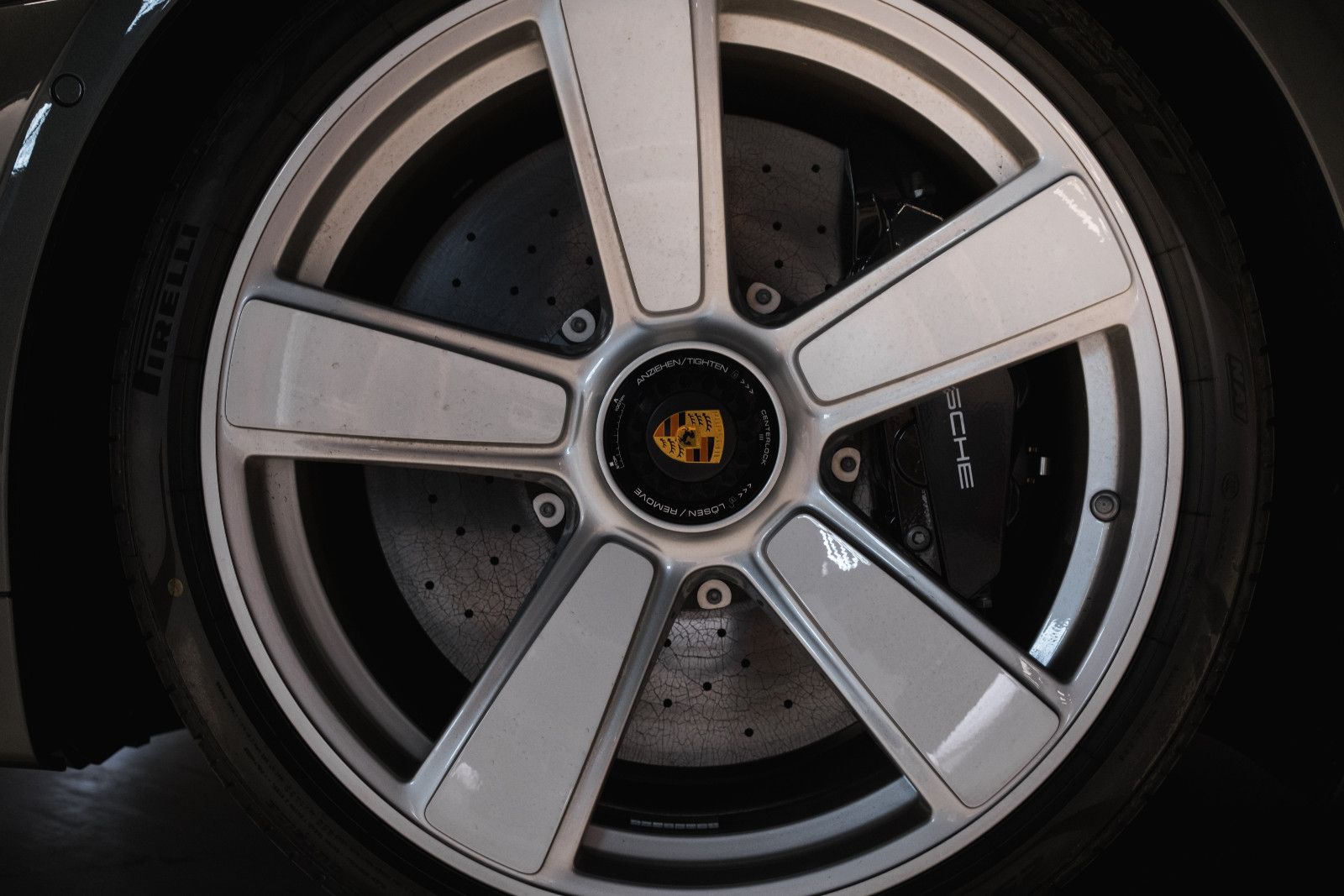Fahrzeugabbildung Porsche 992/911 Turbo 50 Jahre Heritage-Nachtsicht-Inno