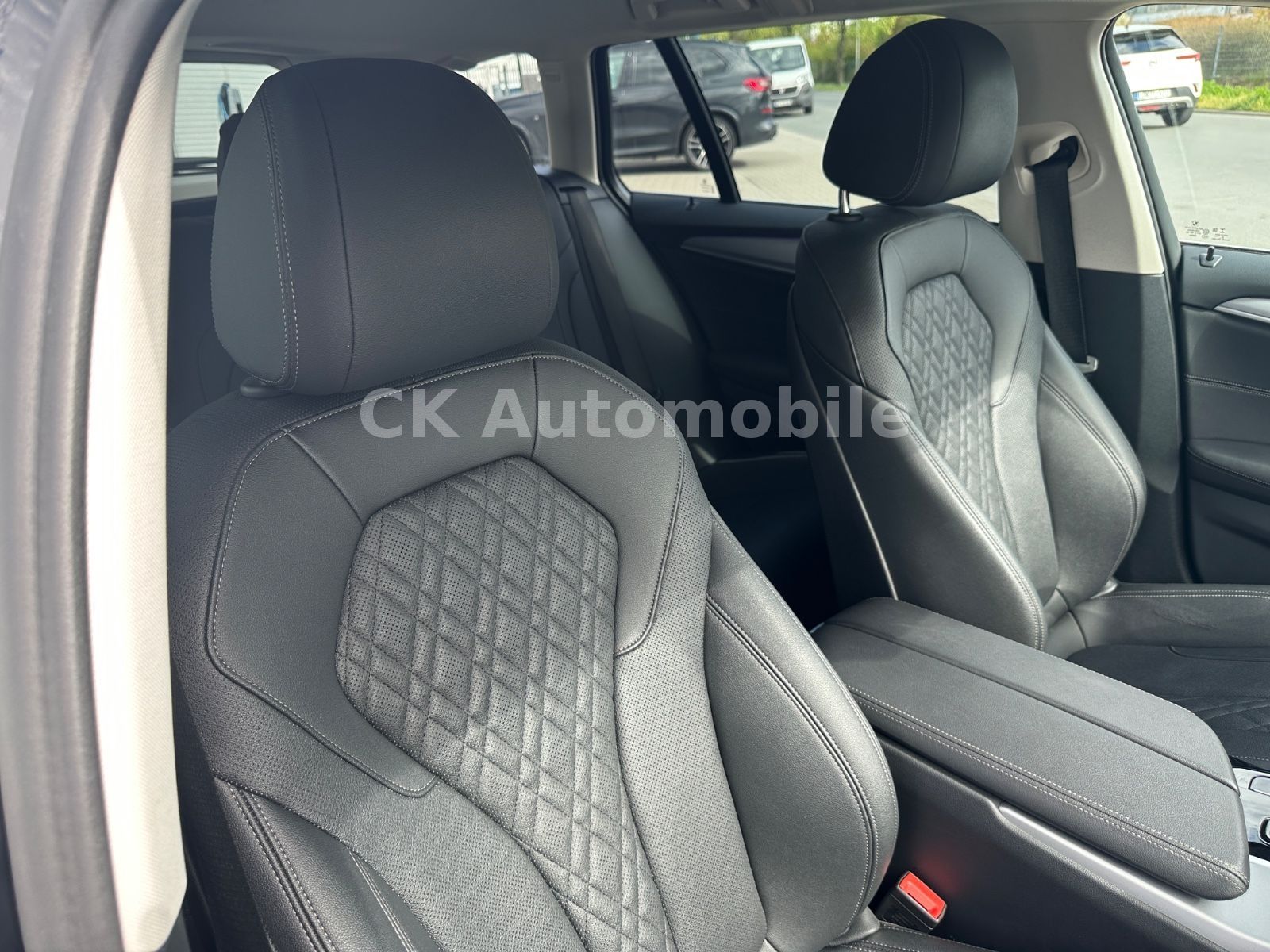 Fahrzeugabbildung BMW 520d Touring/Navi/Laser/Head-Up/Leder/360°/AHK