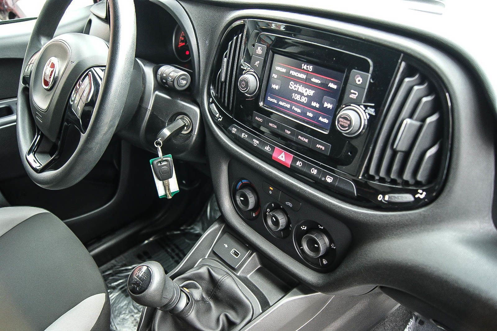 Fahrzeugabbildung Fiat Doblo 1.4i SX Kombi Klima 5-Sitze 2xSchiebetüren