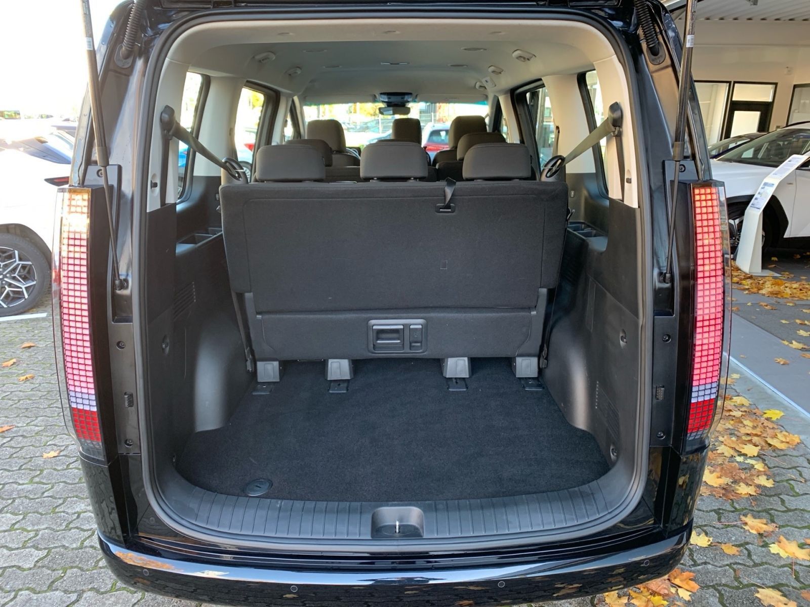 Fahrzeugabbildung Hyundai STARIA 2.2 CRDi Trend 8-AT 9-Sitzer ParkPak.