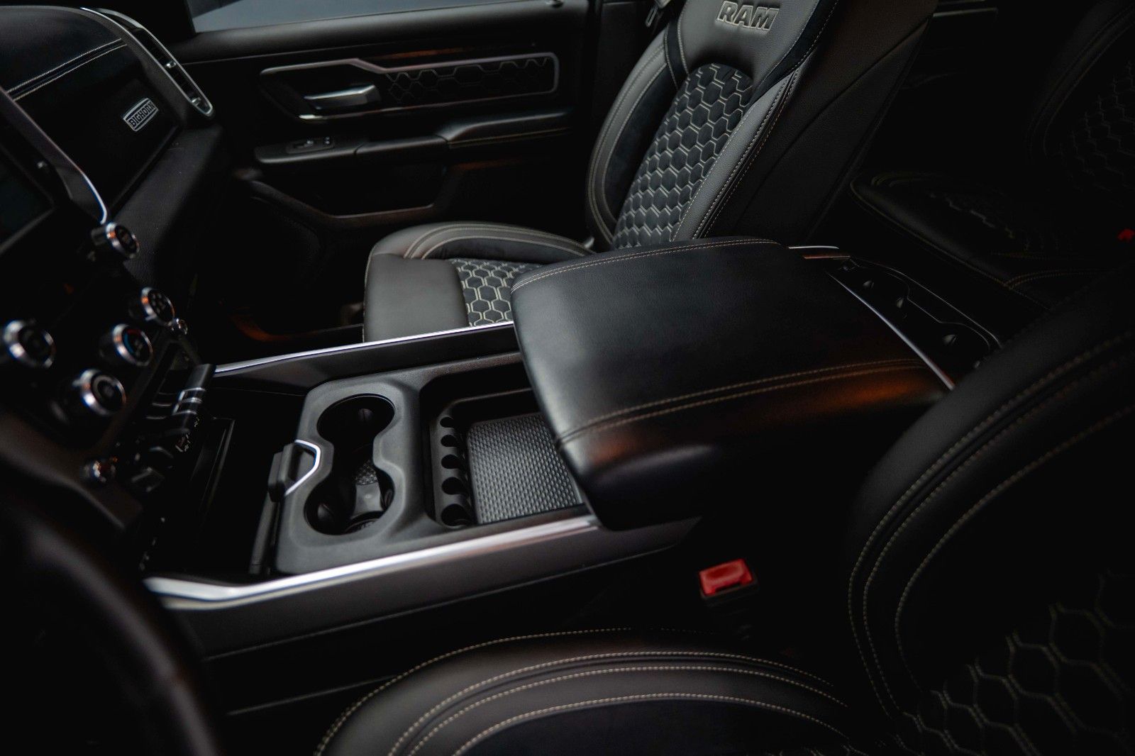 Fahrzeugabbildung Dodge RAM 5.7 V8 HEMI 4x4 OFFROAD NightPaket AXLE LOCK