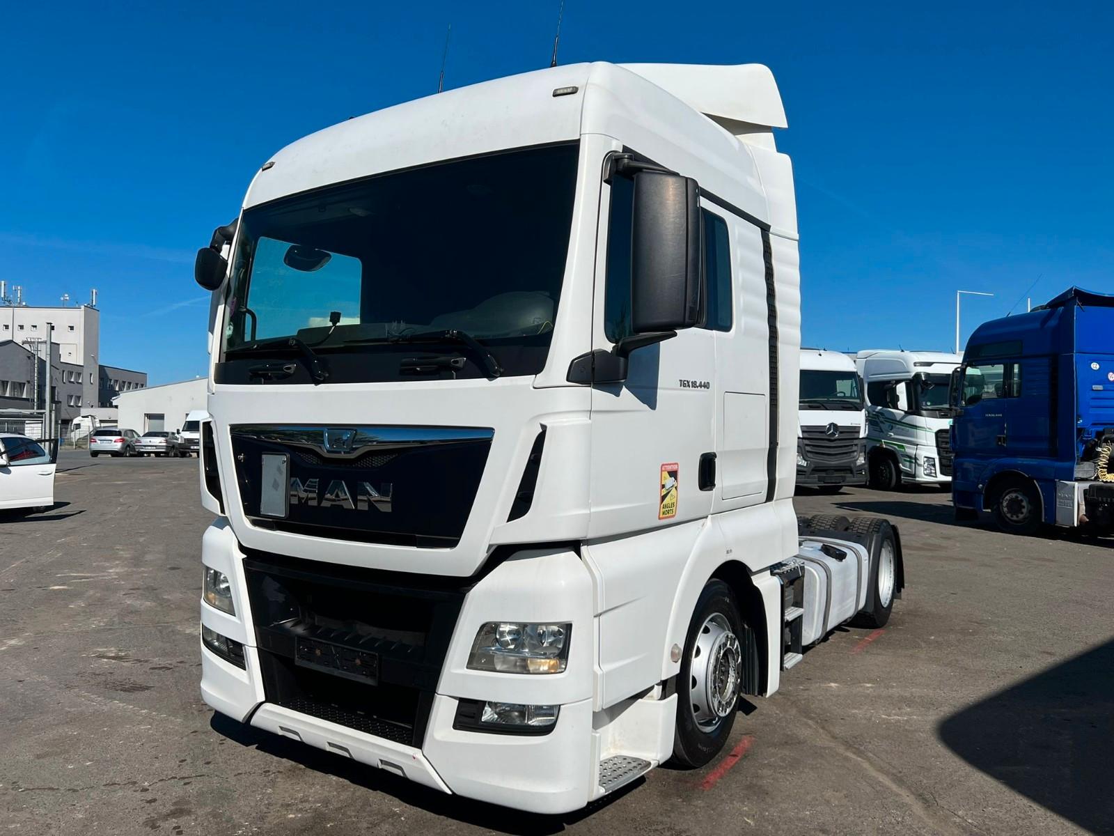 MAN TGX 18.440 LOW DECK MANUÁL EURO VI
