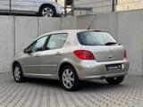 Peugeot 307 2.0 Automatik Epok/Teilleder/Navi/SHZ/LM M+S - Peugeot 307: mit Navigationssystem