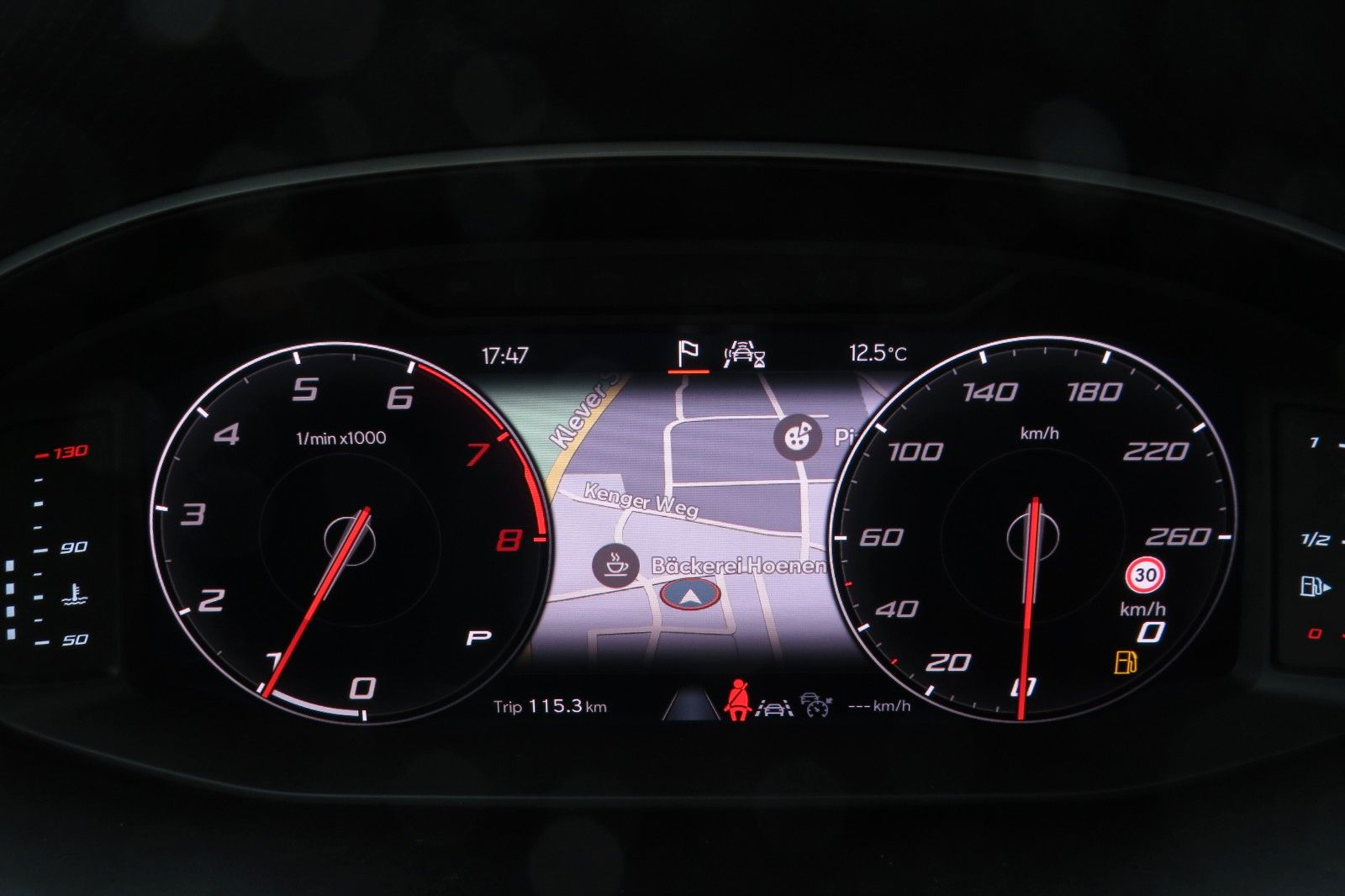 Fahrzeugabbildung SEAT Arona FR DSG NAVI SITZH. KAMERA ACC ASSISTENT-PA