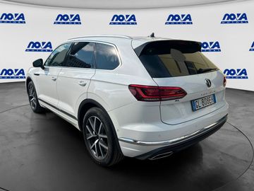 Volkswagen Touareg - 2
