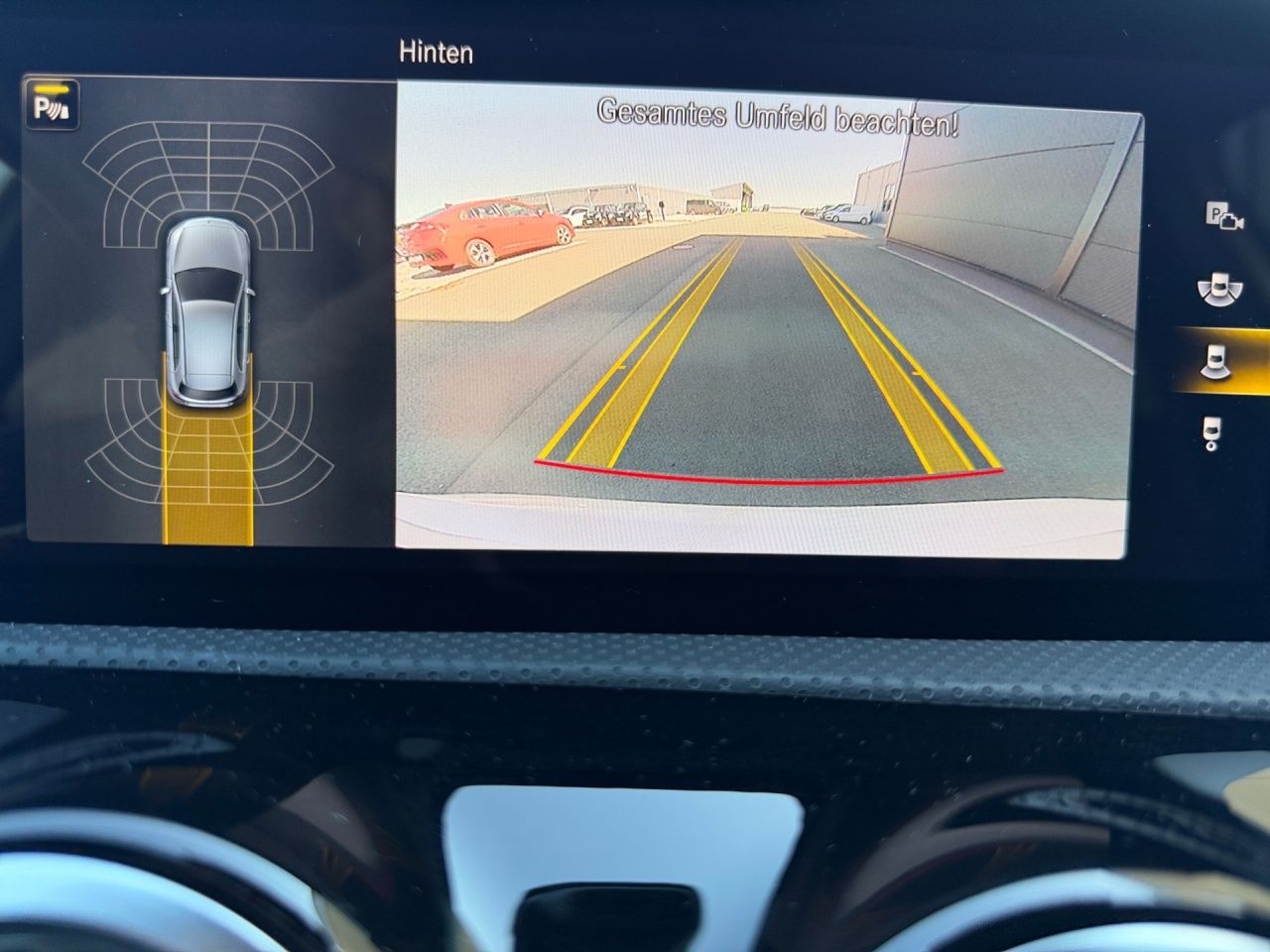 Fahrzeugabbildung Mercedes-Benz A 180 AMG+AHK+PANO+DISTR+NIGHT+AMBIENTE+CARPL++