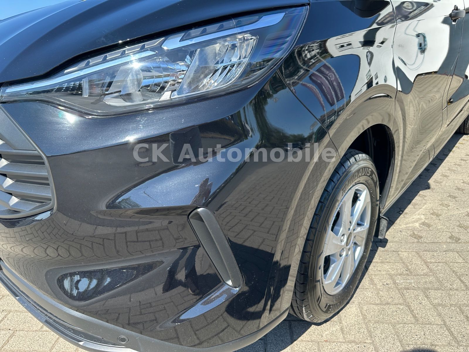 Fahrzeugabbildung Ford Transit Custom Kombi 320 L2 AWD Trend/9 Sitze