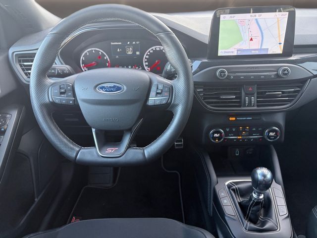 Fahrzeugabbildung Ford Focus Lim. ST Winter+Designpaket2,AHK