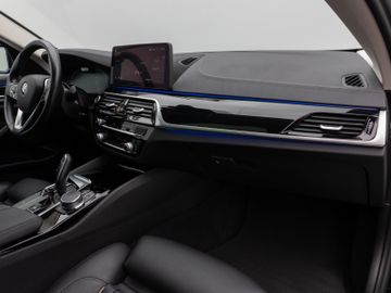 Fahrzeugabbildung BMW 530d xDr Tour AHK  Pano ACC HUD Komfortsitz