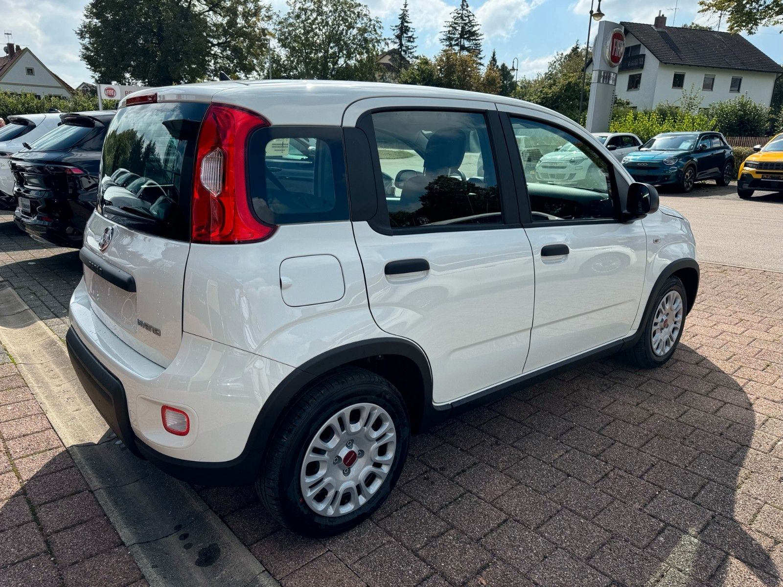 Fahrzeugabbildung Fiat Panda MY24 HYBRID 1.0 GS KLIMA WEISS