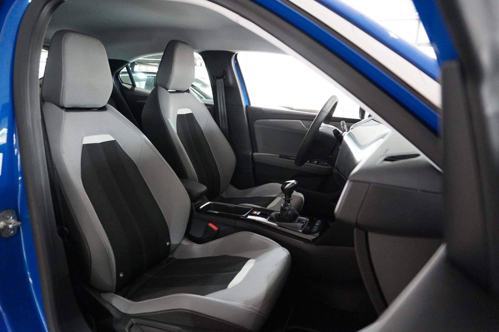 Fahrzeugabbildung Opel Mokka ELEGANCE 1.2T NAVI/LED/KAMERA/SPORT/SH/DAB