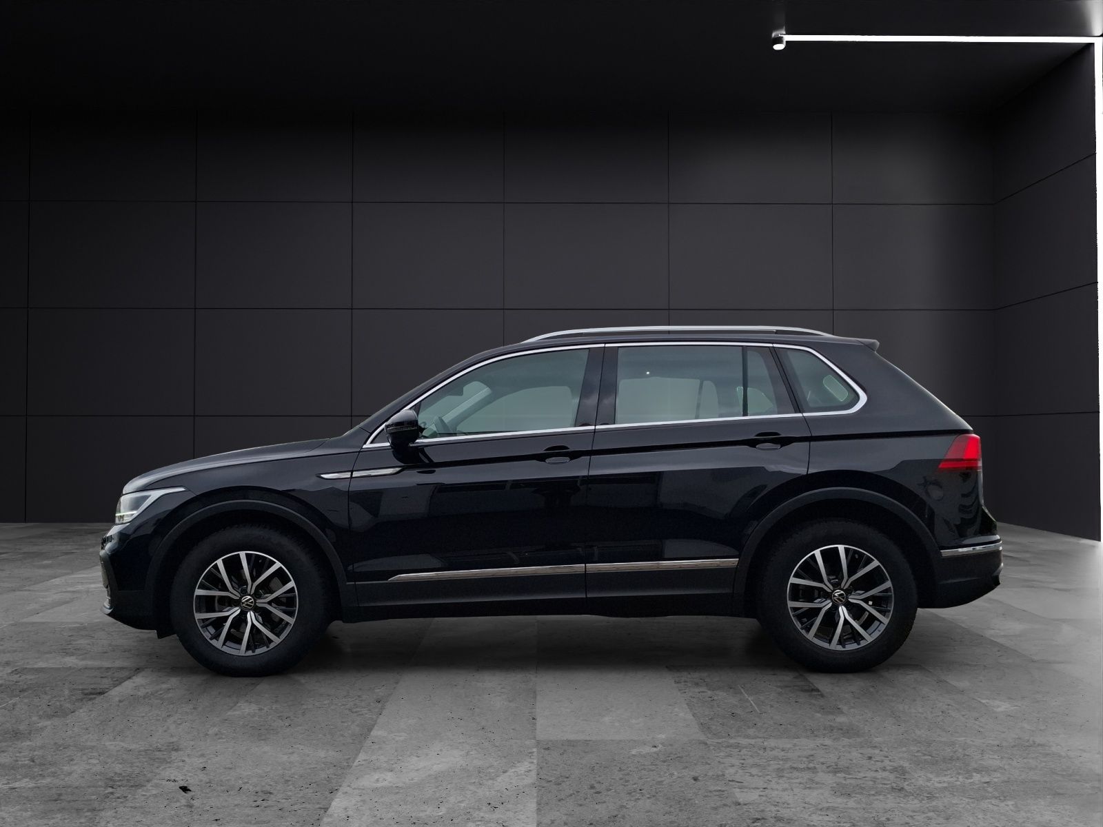 Fahrzeugabbildung Volkswagen Tiguan TSI Life DSG LED Navi Pano ACC PDC SH