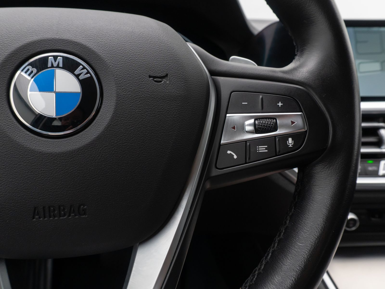 Fahrzeugabbildung BMW 330e  Sport Line Kamera DAB Laser HUD H/K Alarm