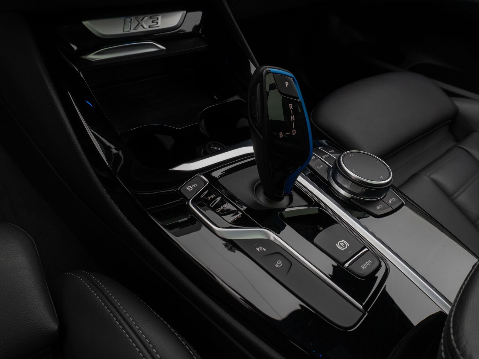 Fahrzeugabbildung BMW iX3 Impressive Panorama 360°HUD DAB H/K AHK Komf